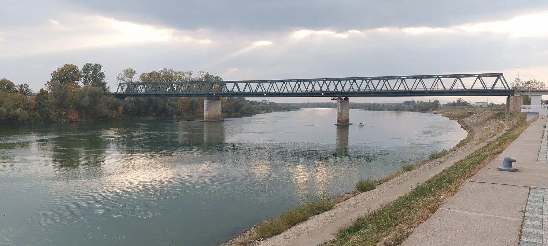 Rijeka Sava s kajakašima