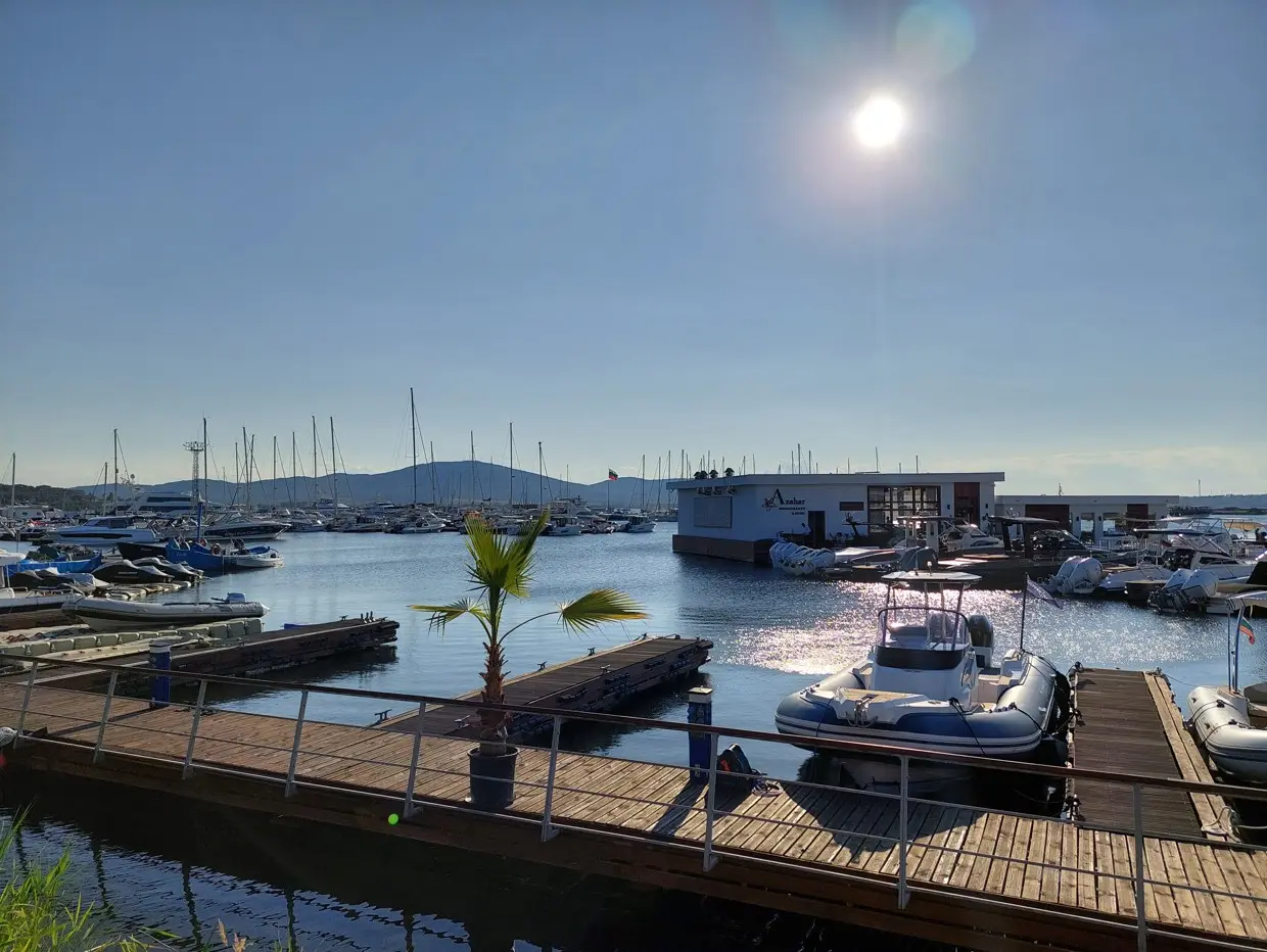 Sozopolski mol za sunčanog vremena