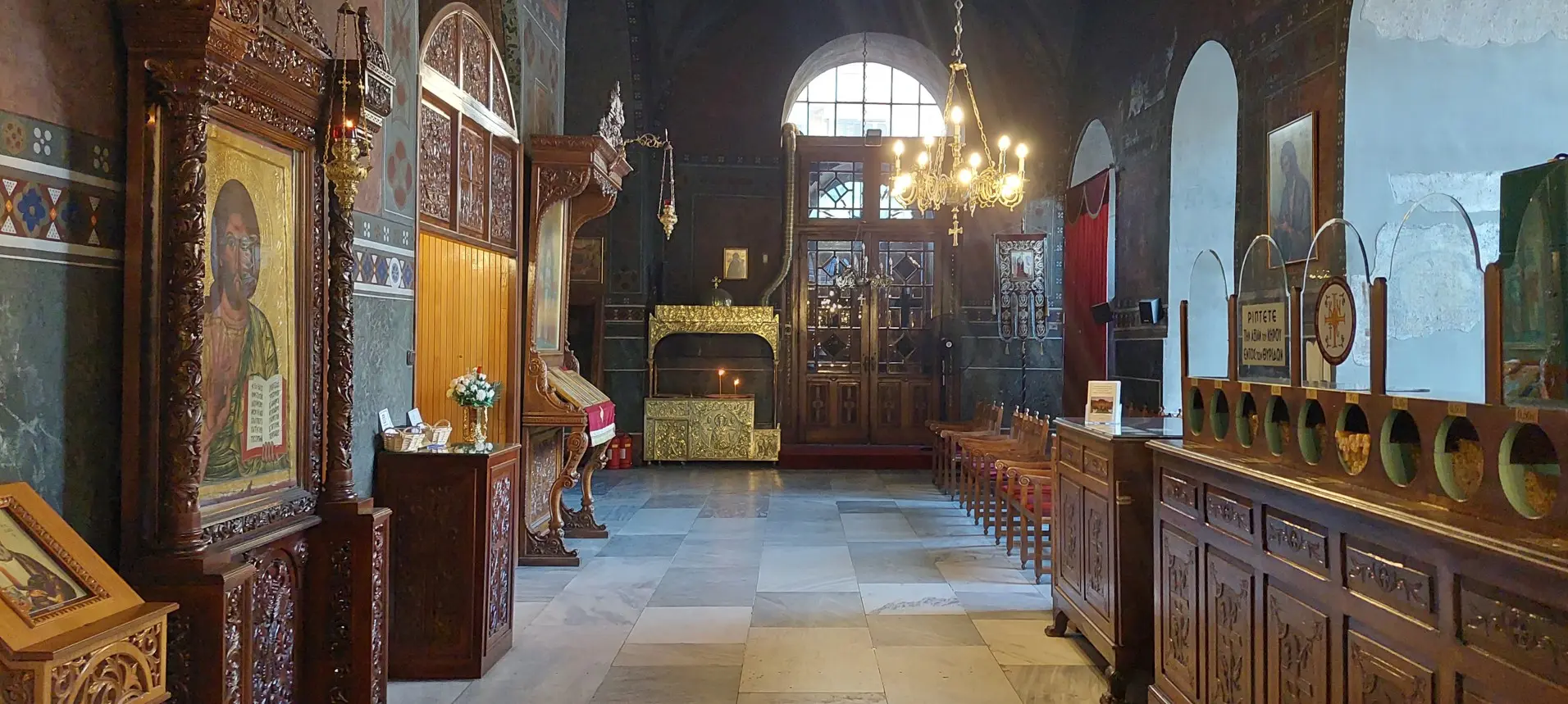 Unutrašnjost pravoslavne crkve u Solunu