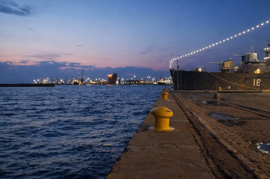 Solunska luka u sumrak