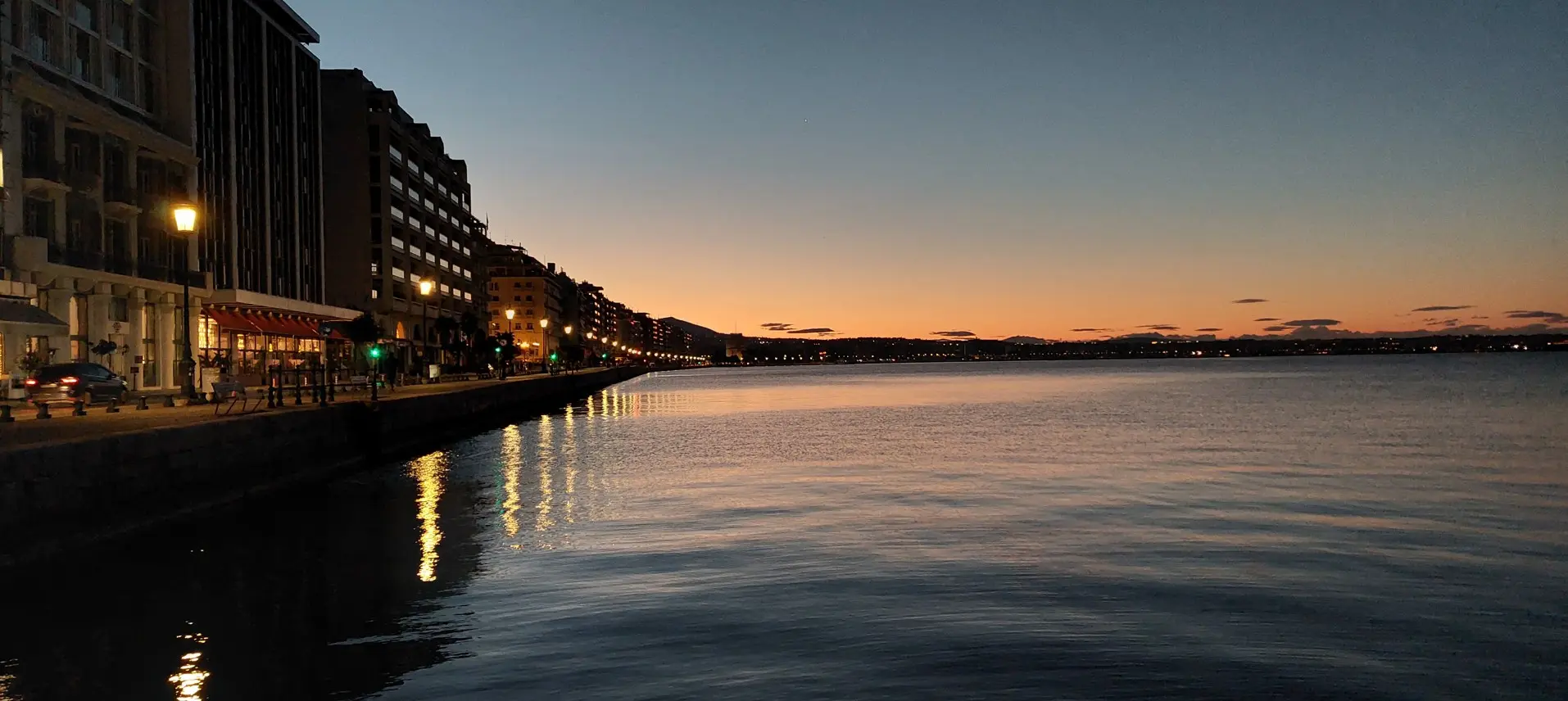 Večernji pogled s obale Soluna