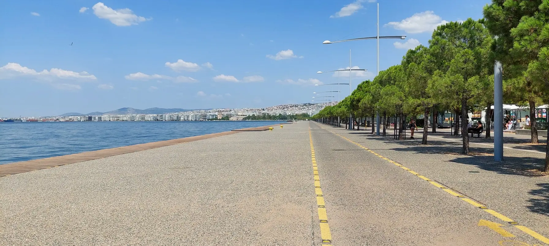 Široka šetnica s biciklističkom stazom