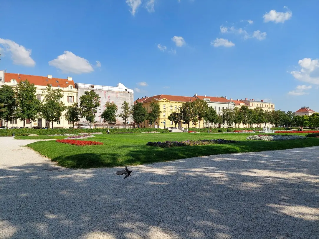 Park s cvjetnim gredicama