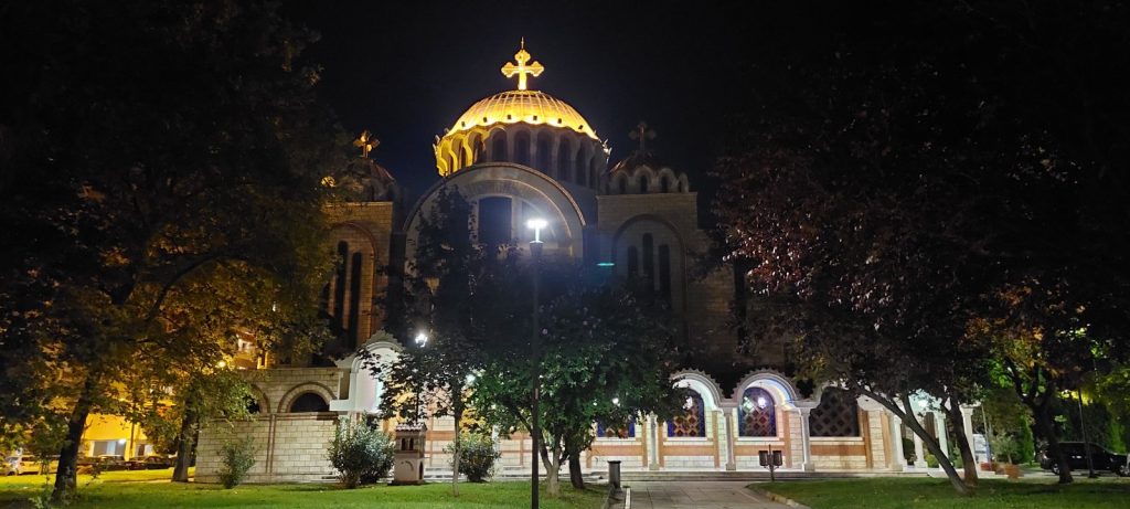 Die Kirche von Cyril und Methodius in Thessaloniki bei Nacht