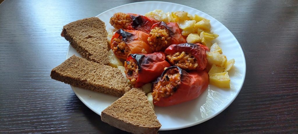 Plněné papriky s bramborem a chlebem
